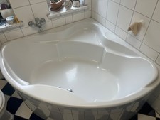 eckbadewanne mit träger 130 x 130 Zustand gut 