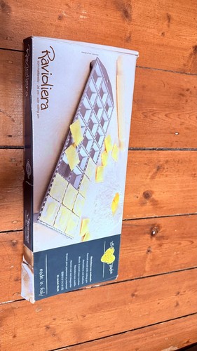 Ravioliera ravioliform mit - -,