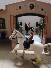 ?Schleich 42195 Pferdestall mit Pferden -anhänger Jeep Reiter uvm in OVP TOP?