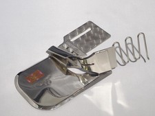 INDUSTRIENÄHMASCHINE