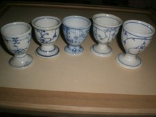 5 antike Eierbecher/Porzellan mit Streublümchenmuster 19. & Anfang 20.Jh.