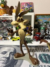 Wile E. Coyote Resin Figur 28