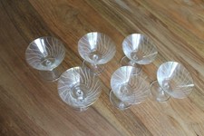 6  zarte, dünnwandige