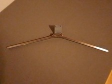 Samsung TV Ständer Standfuß Original, die Front in Edelstahl mit Schriftzug