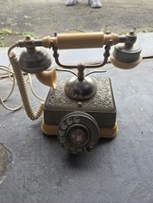 Wählscheibentelefon, genauer gesagt ein Fernsprechtischapparat W 48 in Elfenbein