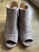 Peep-Toe Ankle Boots – Taupe