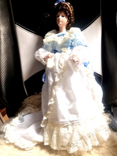 Edle Porzellanpuppe, Hellblaue