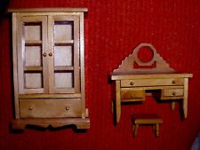 Puppenstube Möbel Konvolut: Vitrine Vitrinenschrank Schminktisch + Hocker Holz 