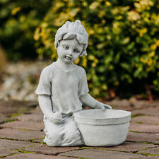 Mädchen mit Pflanzschale