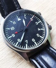 Armbandwecker im Fliegerstil