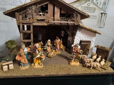 Weihnachtskrippe Hochwertige Krippe aus Holz mit Figuren