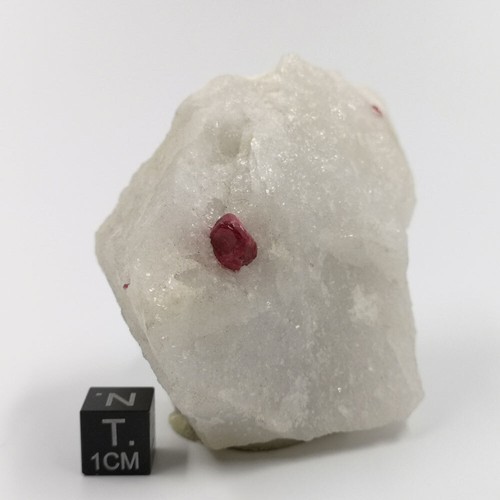 Spinell rot kristall - spinell,