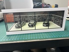 1:64 Premium Black Diorama