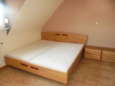 Bett aus Vollholz Erle 200x200 +Nachtkommoden +Nachttischlampen