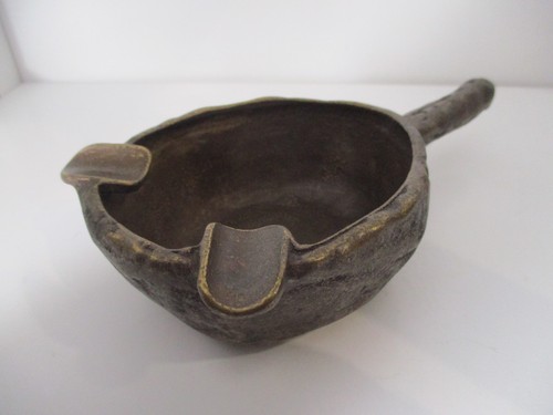 Aschenbecher aus bronze - aus,