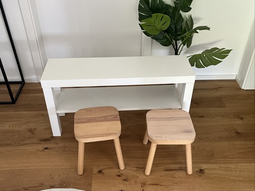 Kleiner tisch mit unterer - mit,