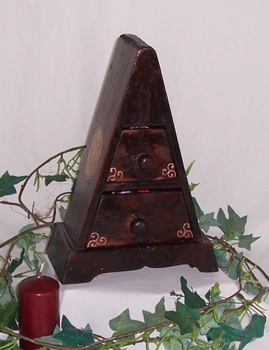 Holz pyramide braun 2 - 02,