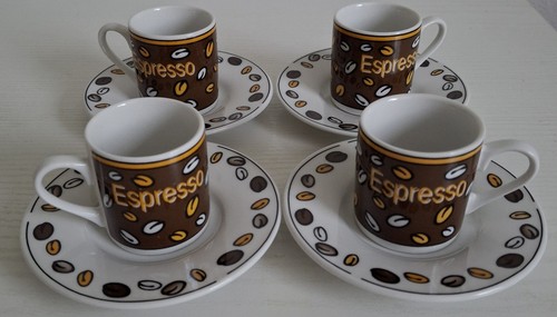 Espresso tassen und teller - und,