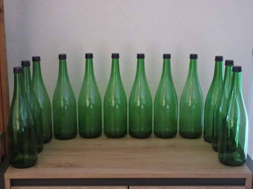 Leere glasflaschen - 12,