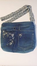 eigene Herstellung Schultertasche Blau,  30 X 30 cm  aus gewaschener Jeanshose