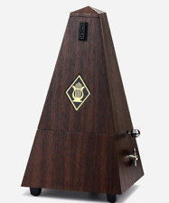 Pyramidenform Metronom