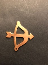 Rohling Kupfer Emaille Bogen mit Pfeil Schmuck Anhänger ca. 3cm 1970er Jahre