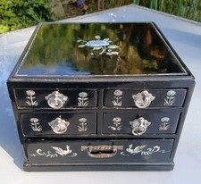 Chinesischer Vintage Schmuckkasten mit Perlmutt Intarsien & schwarzem Chinalack