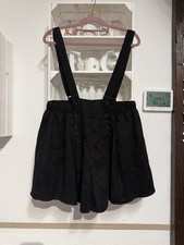 Süße kurze Latzhose in