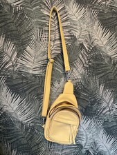 Tasche gelb mit vielen