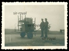 Ingolstadt 1944 - Luftwaffe Soldaten mit Handkarren voll Möbel - WK2 Foto 9x6cm