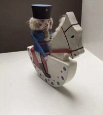 Orig. Erzgebirge HANDARBEIT * 16cm großer Nussknacker  Reiterlein  Schaukelpferd