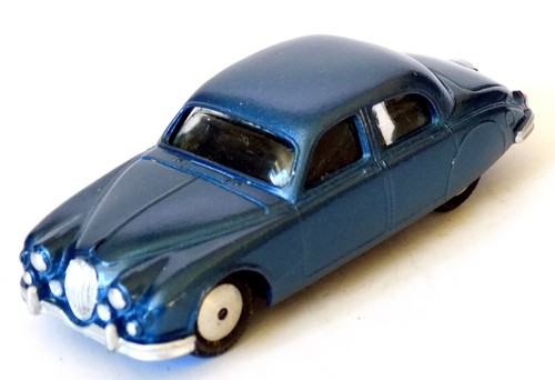 Corgi toys 208 jaguar - corgi, 2,4