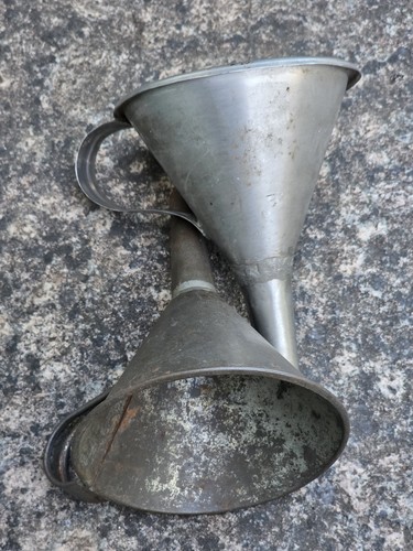 Alte metalltrichter - alte,