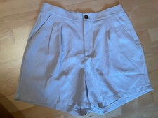 Leichte Bundfalten kurze Hose