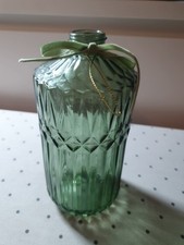Grüne Dekorative Glas Deko Vase mit Reliefmuster Vintage Stil (Seifenspender)
