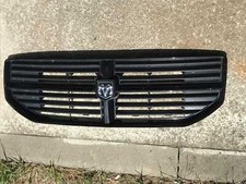 DODGE CALIBER FRONTGRILL KUNSTSTOFF SCHWARZ MIT VERCHROMTEN DODGE LOGO !!! 