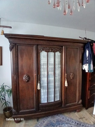 Bauernkleiderschrank aus der