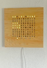Wortuhr aus massivholz mit - aus,