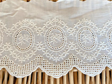 TRAUMHAFTE BESTICKTE