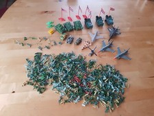 Militärspielzeug Figuren Konvolut Armee Kampf Panzer Fahrzeuge Soldaten (1)