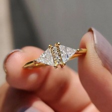 Goldener Ring Dreieck Zirkonia