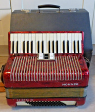 Schöne Hohner Arietta I M: 72