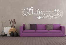 Wandtattoo Wohnzimmer Wandtatoo Spruch Leben bedeutet  im Regen zu tanzen pk134