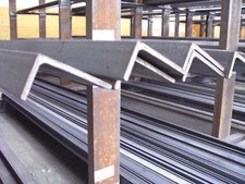 Winkelstahl ungleichschenkelig