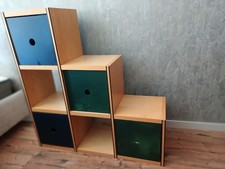 Holzregal mit Farbigen Türen