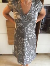 Süßes Satin Kleid von ESPRIT Grau Beige mit Muster Gr. 38