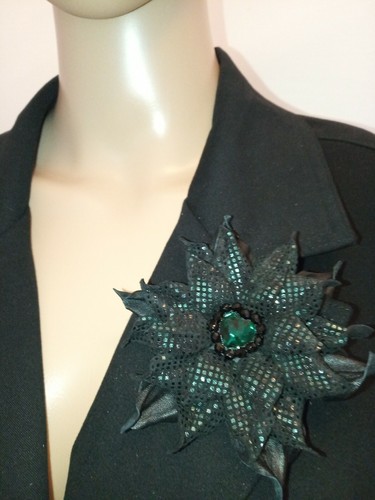 Brosche blume aus - brosche, leder