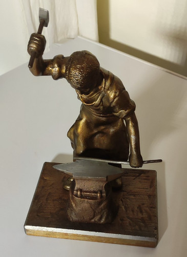 Figur schmied aus gußeisen - schmied,