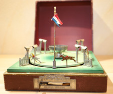 Blechspielzeug mechanisches Pferderennen Jeu De Course Frankreich Antik