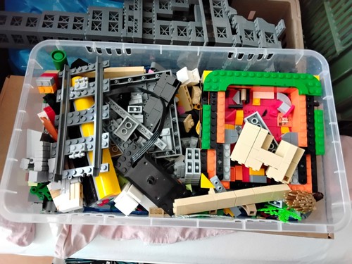 Kiste voll mit - , legosteinen
